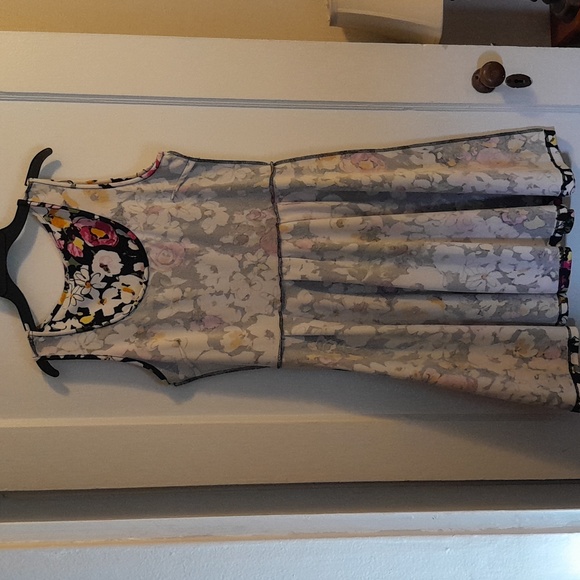 White Mark sleeveless flower pattern dress. Size large. - Picture 6 of 7